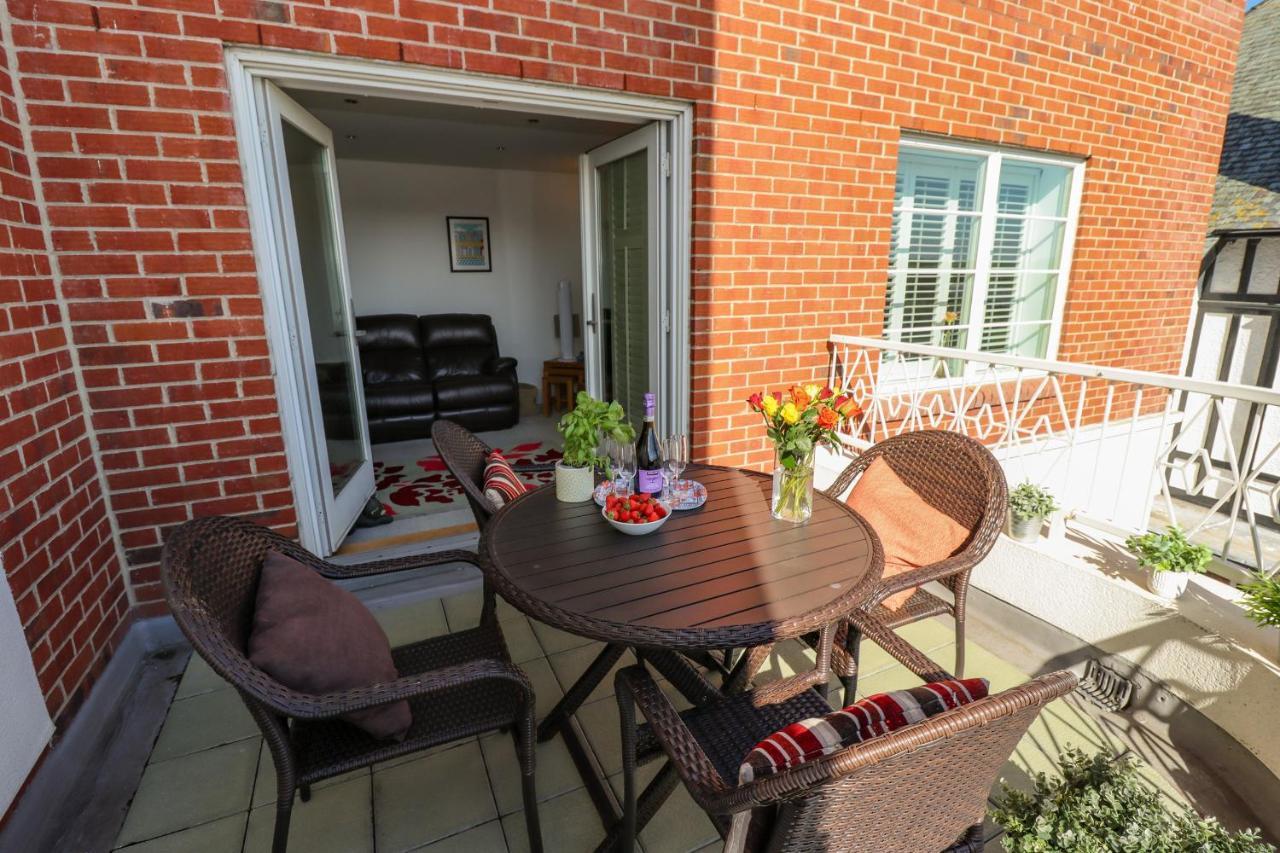 Above & Beyond Apartment Whitby